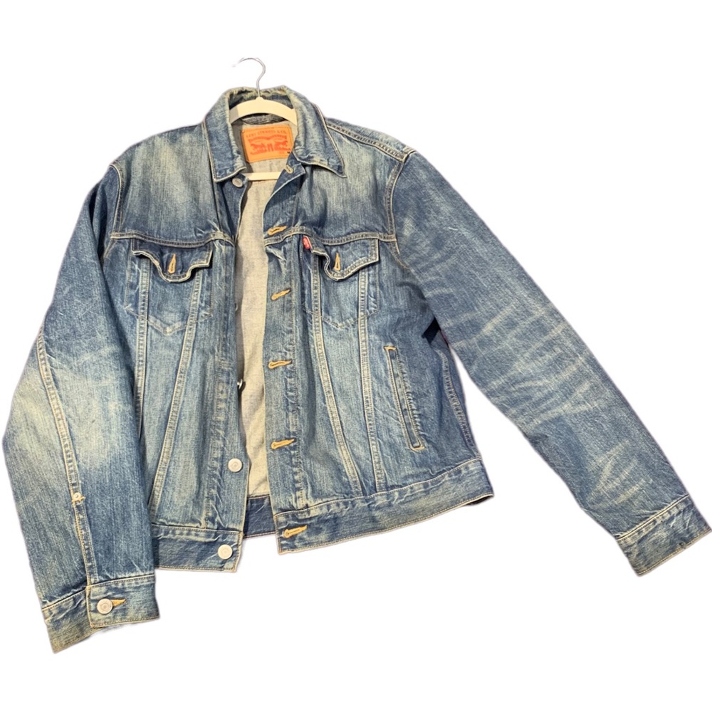 LEVI DENIM JACKET